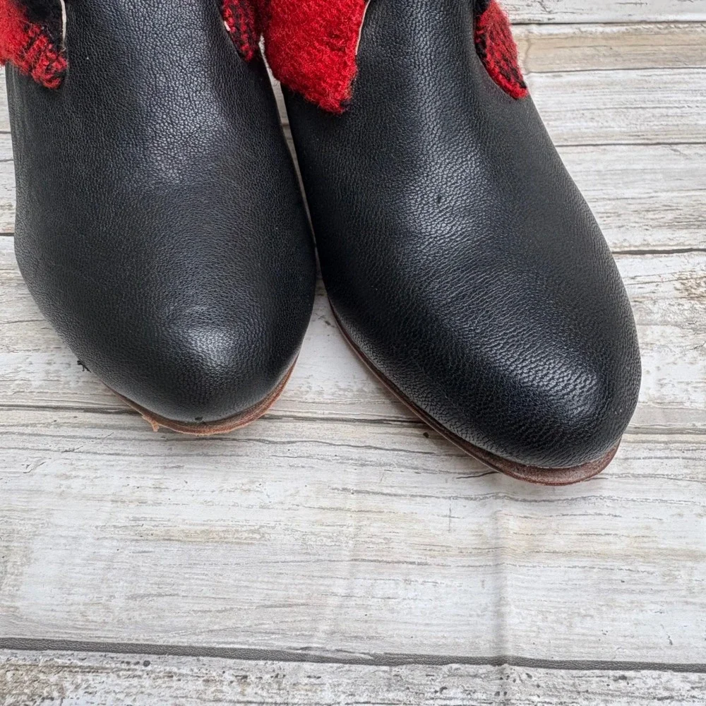 Matt‎ Bernson Ankle Boots 7 Black Red Buffalo Plaid Leather Wool Buckle Booties